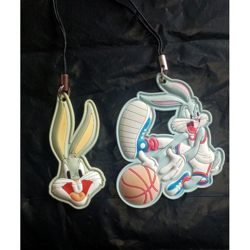 Jual keychan jadul Warner Bros space jam Bugs buny looney tunes ...