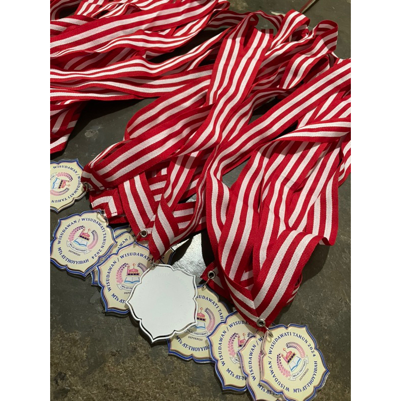 Jual Medali Akrilik Print Uv / Stiker Best Diamter 6x6 cm | Shopee ...