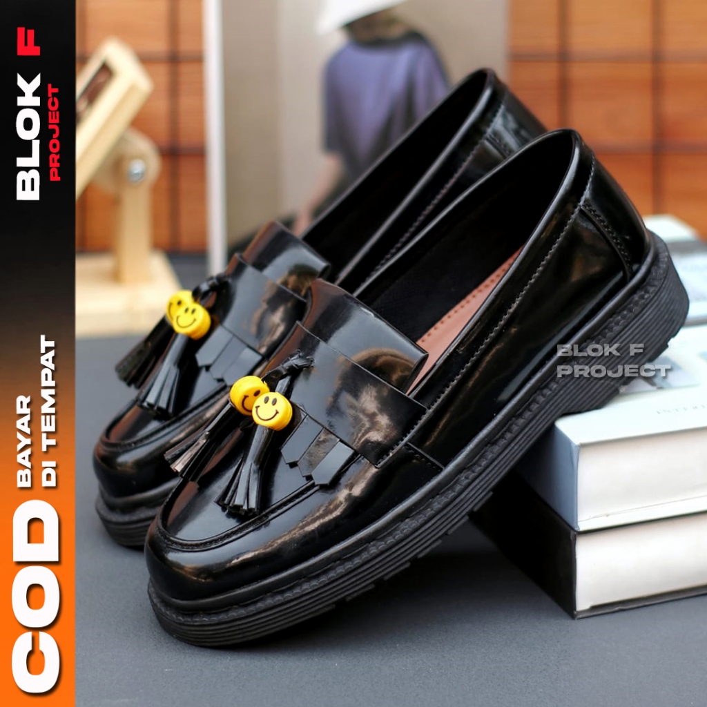 Jual Smiley Molly Sepatu Docmart Pria Smile Loafers Hitam Mengkilap ...