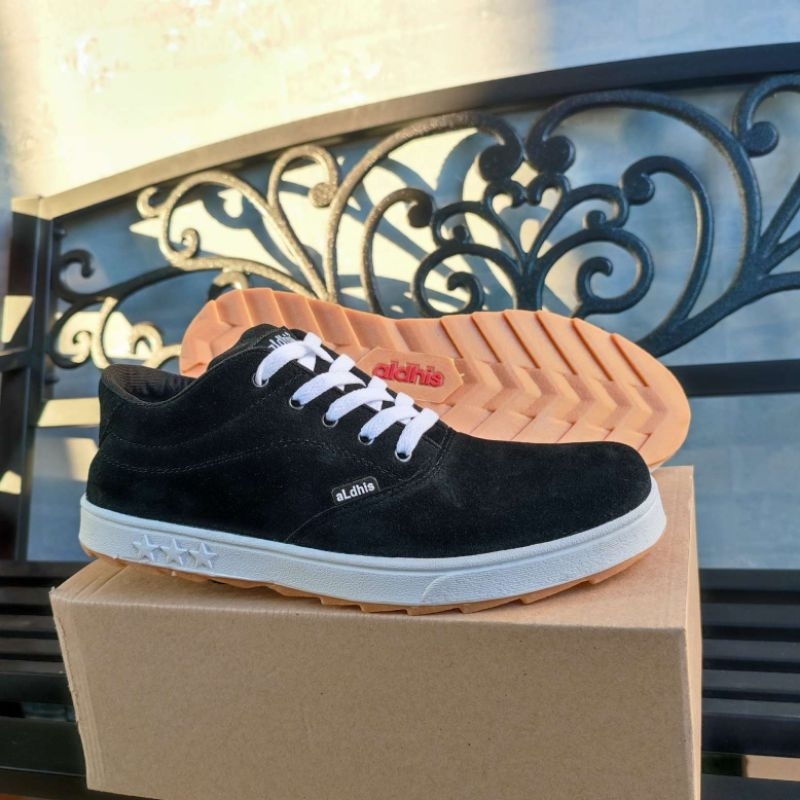 Jual Aldhis SW-34 Low Black Sepatu Hitam Putih Pria Sneakers Casual ...