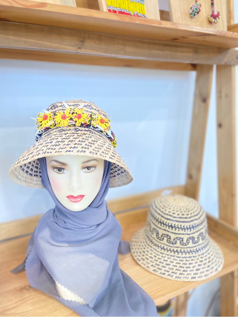 Jual Manika Kaltim - Topi Full Rotan Khas Dayak Kalimantan Pria ...