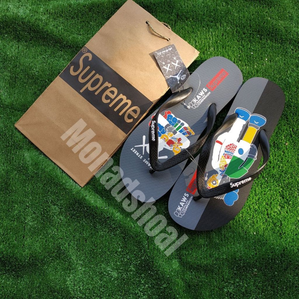 SANDAL JEPIT SUPREME KAWS SANDAL CASUAL PRIA SANDAL DISTRO SANDAL  BERANDED SANDAL SANTAI - Main Image