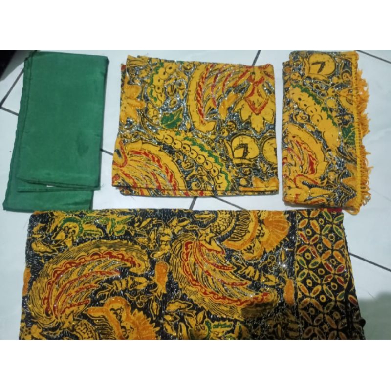 Jual Preloved baju adat jawa dodotan anak TK (cek deskripsi) | Shopee