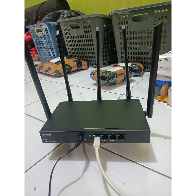 Jual Tenda W20E-AC1350 Gigabit Wireless Load Balance Router | Shopee ...