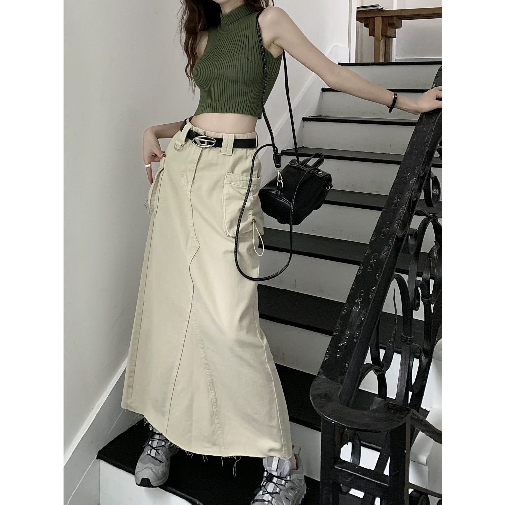 Skirt Kargo + Sneakers – Pakaian Jalanan yang Mudah dan Fesyen