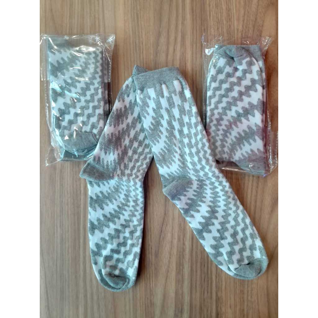 Jual Garuda Store - Socks - Pattern - Kita Garuda - Grey | Shopee Indonesia