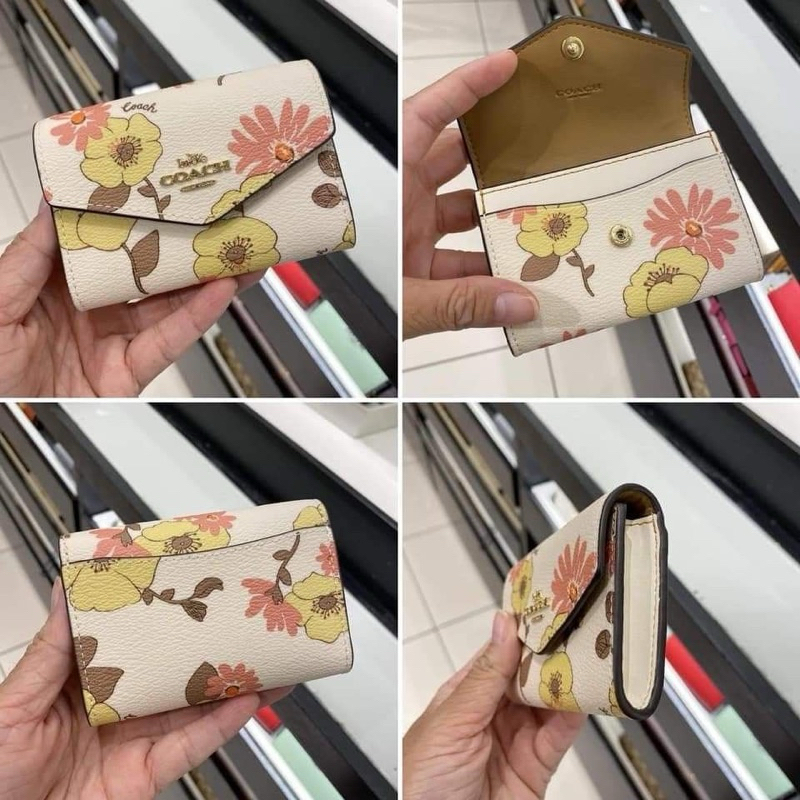 Coach CH203 Flap Card store Case With Floral Cluster Print