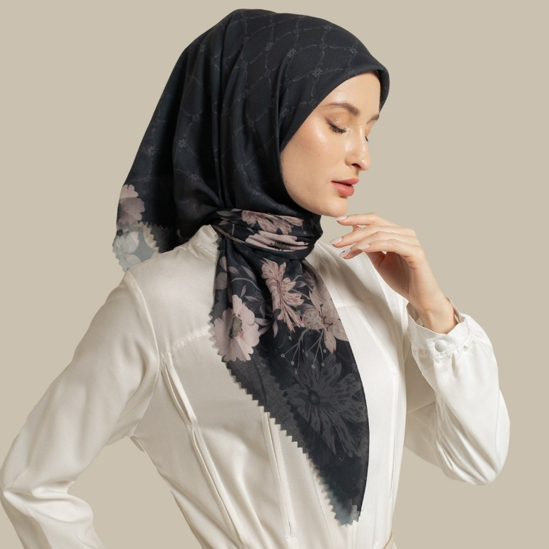 Wulang Narawangsa Hijab Segi Empat ⁠Soft Flower Black Kerudung Segi Empat Hijab Motif Segi Empat Hijab Voal Premium