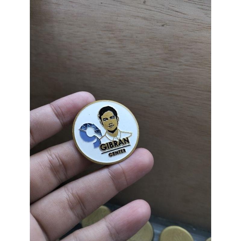 Jual pin custom logo dan nama bahan kuningan | Shopee Indonesia