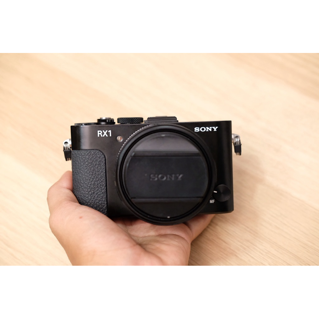 Jual SONY RX1 + CARL ZEISS SONNAR 35MM F2 FULLBOX FULLFRAME LIKE NEW ...