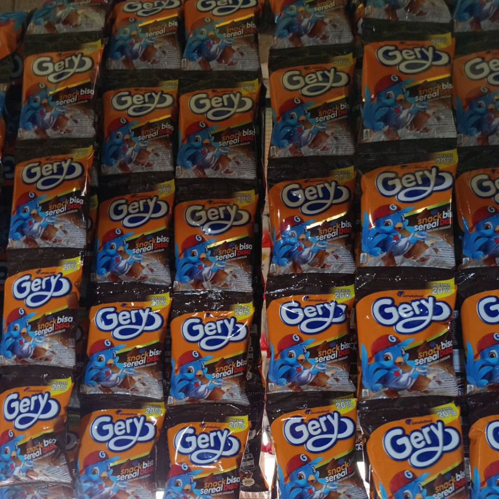 Jual ( rentengan) gery snack sereal bantal 1renteng isi 10 pcs x 11 ...