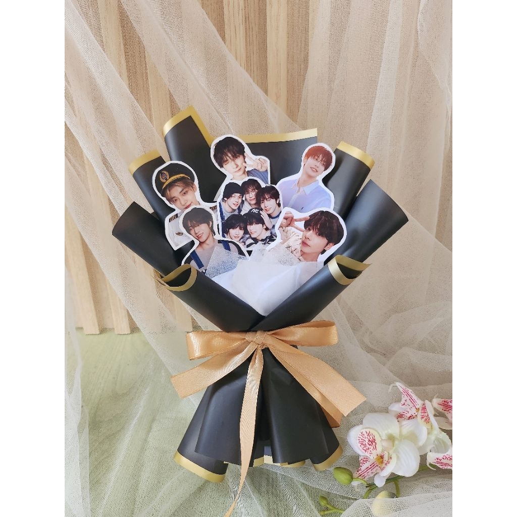 Jual buket foto custom - buket kpop - buket wisuda | Shopee Indonesia