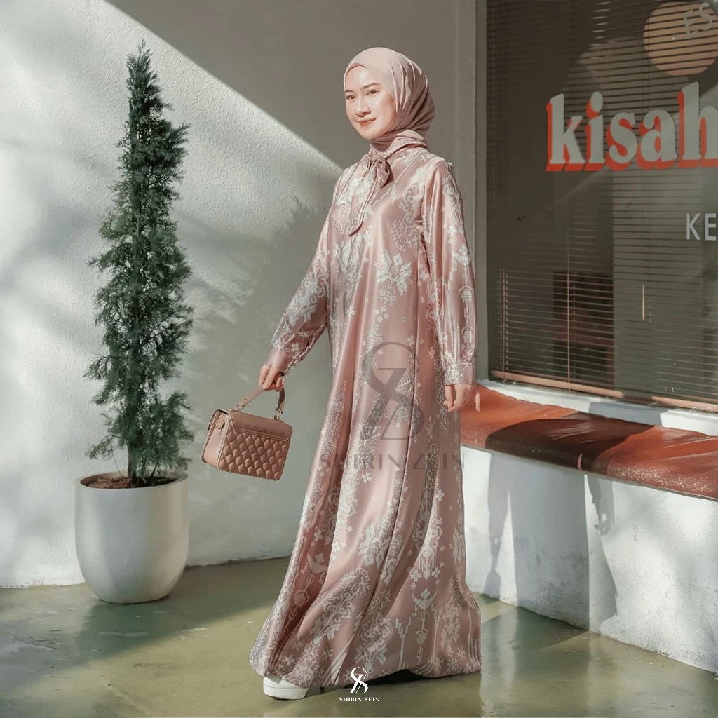 Tampilan Gamis Haerumi Dior Silk