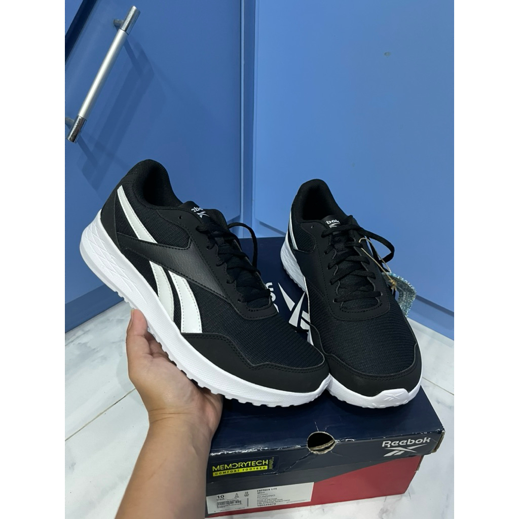 Jual Sepatu Reebok Running Men hitam list putih ukuran 43 sale 70% ...