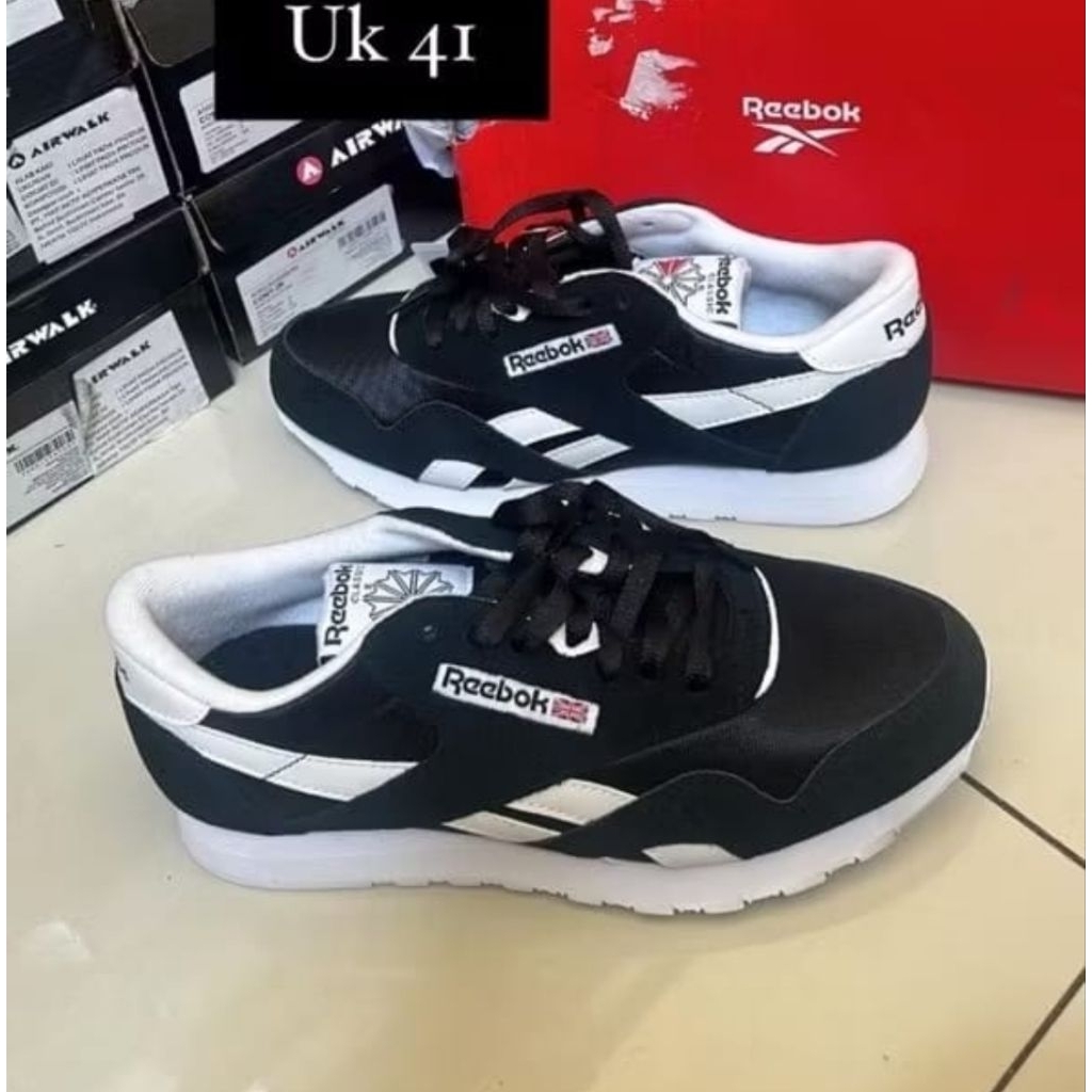 Jual Sepatu Reebok Original Classic Nylon trainers in White and Black ...