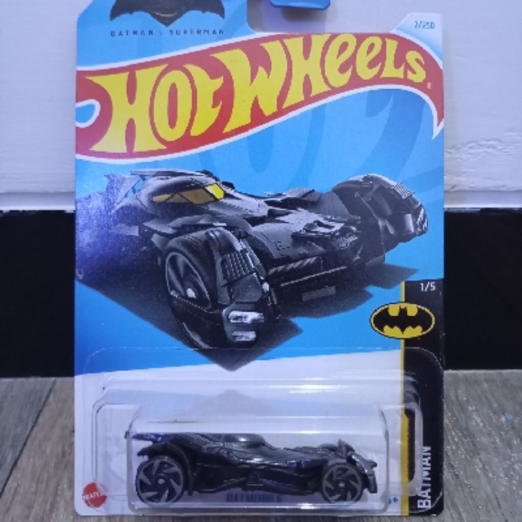Jual hot Wheels batmobile batman v superman kaca kuning | Shopee Indonesia
