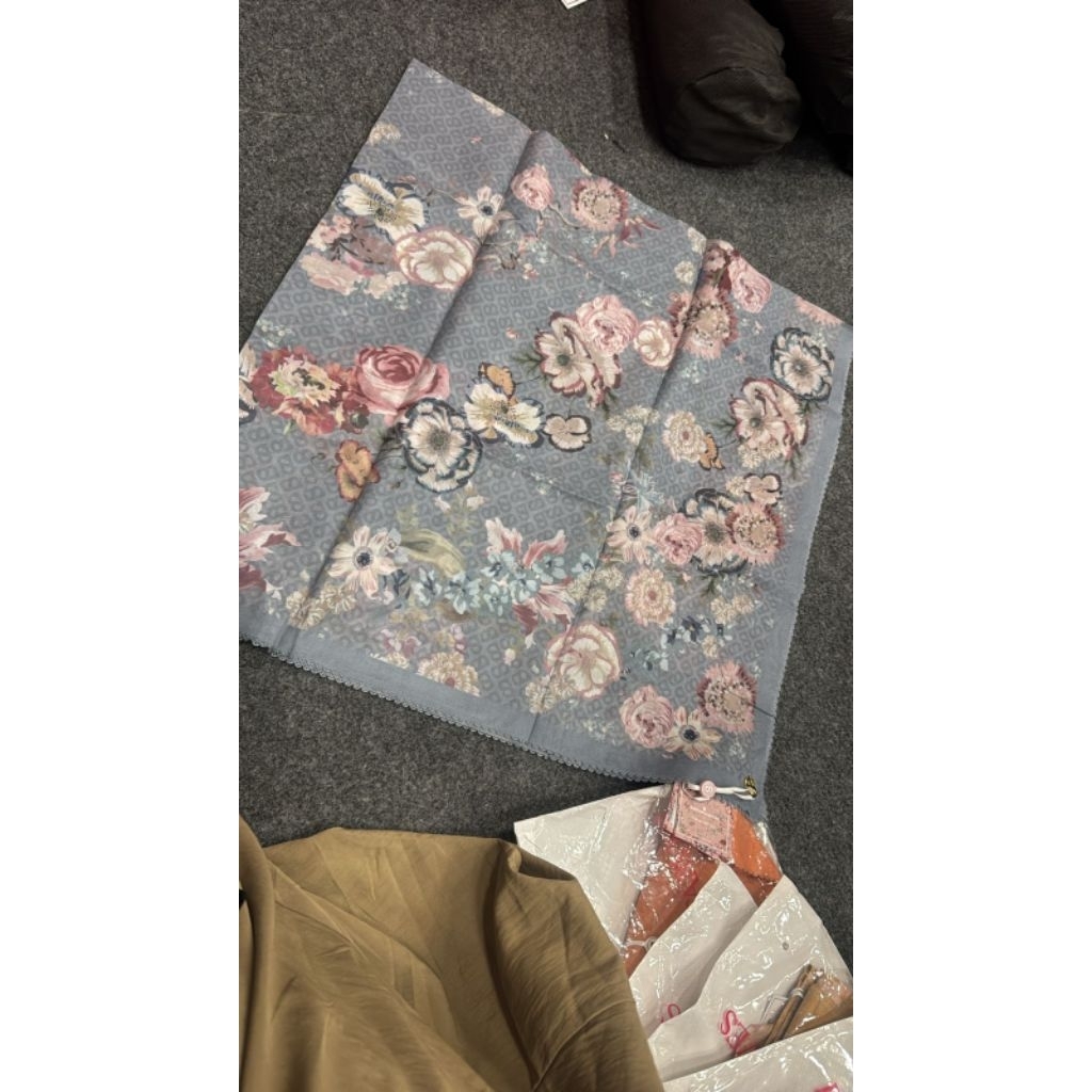 Jual MODINITY WAREHOUSE SALE 2025 - BUTTONSCARVES AS IS BLUME ...
