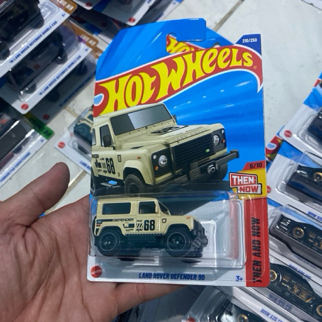 Jual hotwheels land rover defender 90 cream | Shopee Indonesia