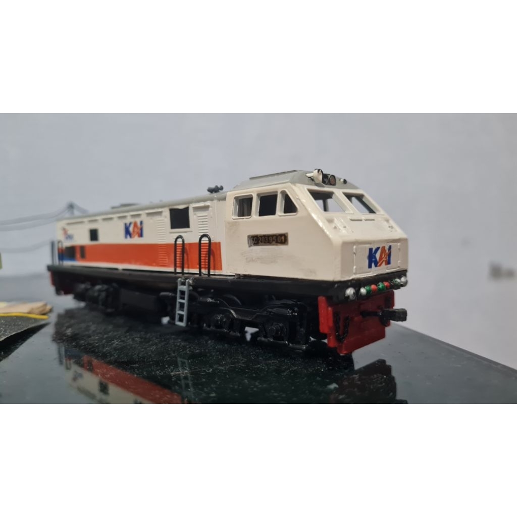 Jual Agung Craft Miniatur Kereta Api Lokomotif Cc 203 Livery Pt Kai