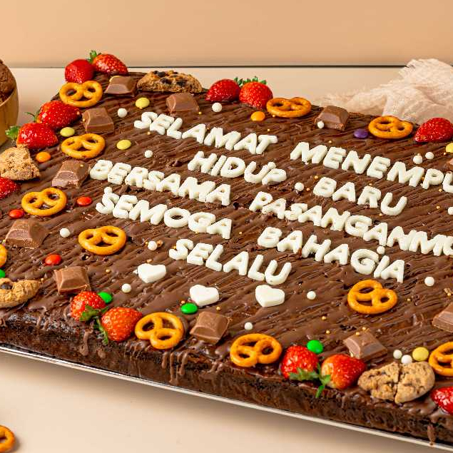 Party Deluxe Brownies Chan Patisserie Mega Size | Birthday Cake | Hampers Idul Fitri