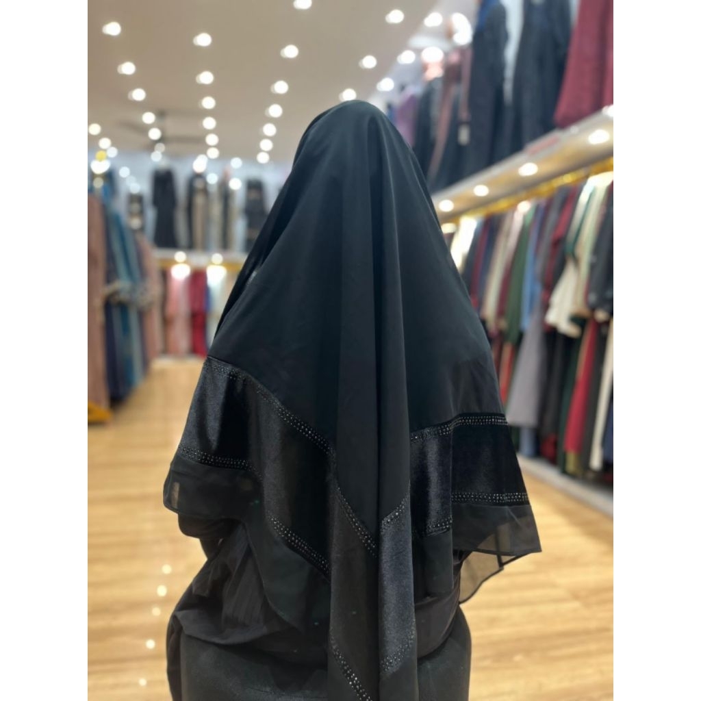 Jual HIJAB SEGIEMPAT BLUDRU HITAM KOMBINASI MATA BLINK HITAM BAHAN ...