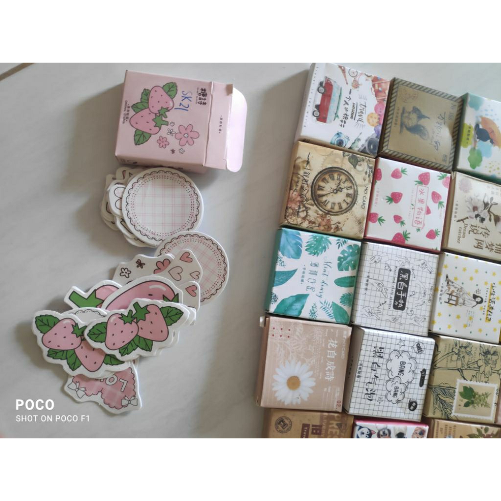 Jual 25 kotak sticker aesthetic vintage scrapbook (cuci gudang ...