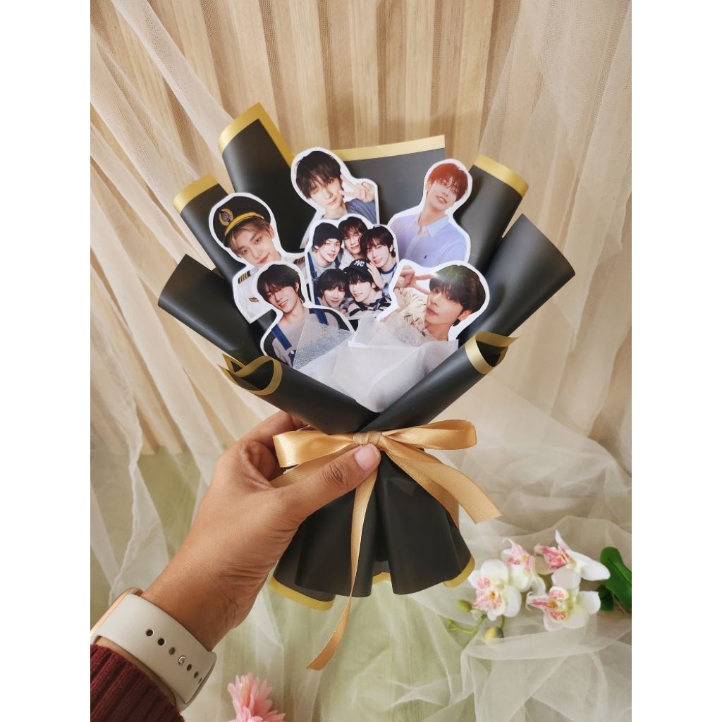 Jual buket foto custom - buket kpop - buket wisuda | Shopee Indonesia