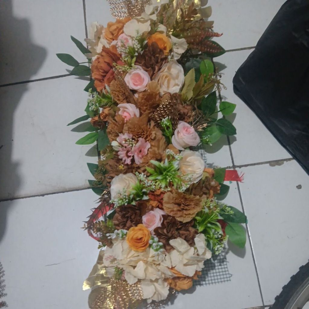 Jual bunga back drop artificial jadi tinggal pakai ada pita dan kabel ...