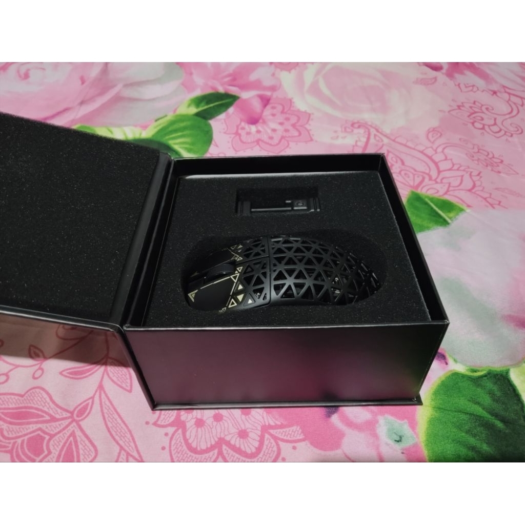 Jual IPI Float 88 Carbon Fiber Wireless Mouse Not Daiva Ajazz Lamzu ...