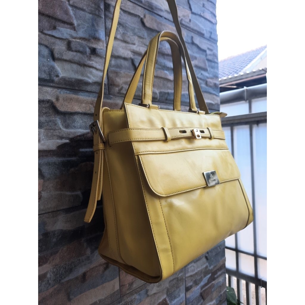 Jual Sling Kuning VERA WANG - TAS PRELOVED BRANDED ORIGINAL | Shopee ...