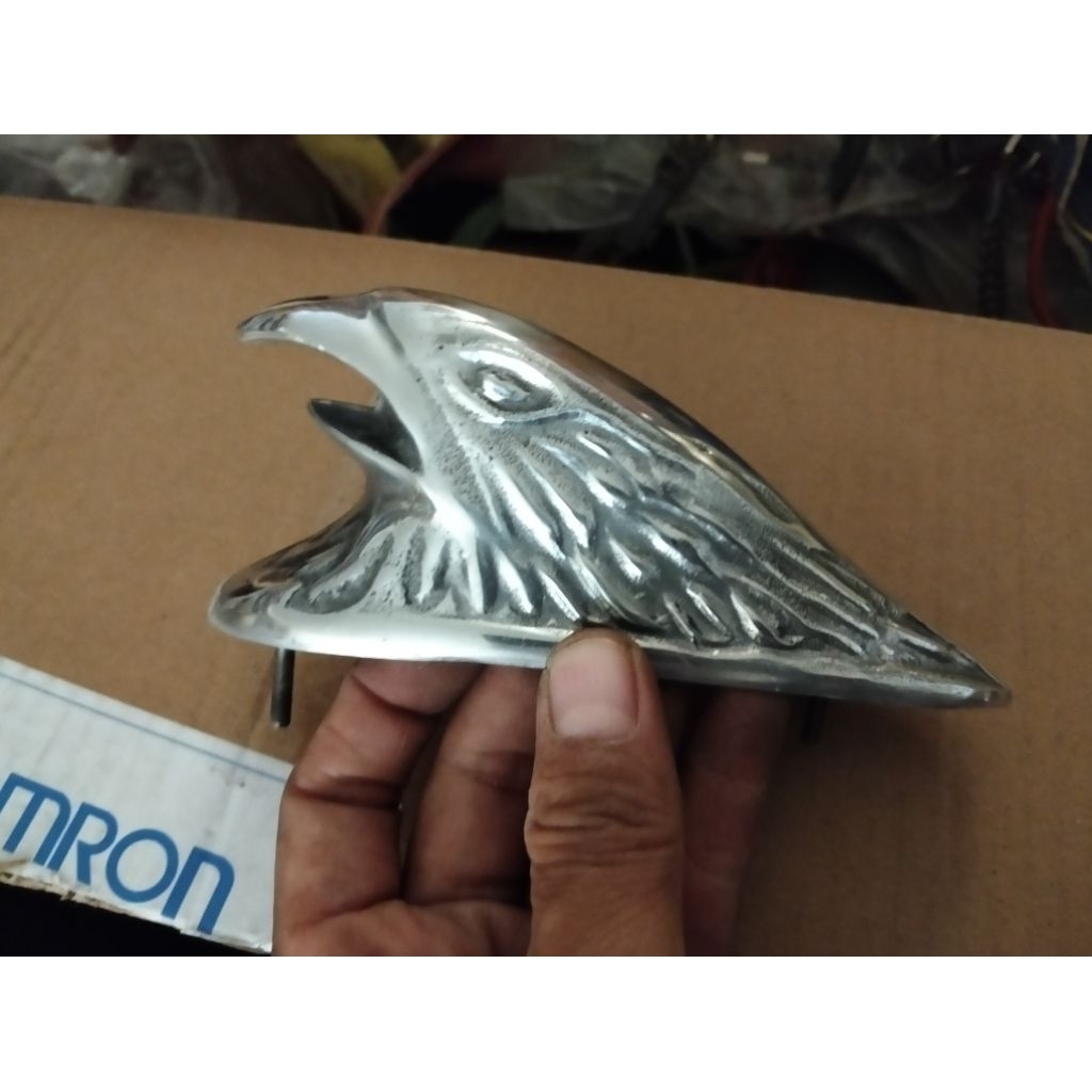 Jual jenger jengger jambul kepala Garuda spakbor depan vespa | Shopee ...