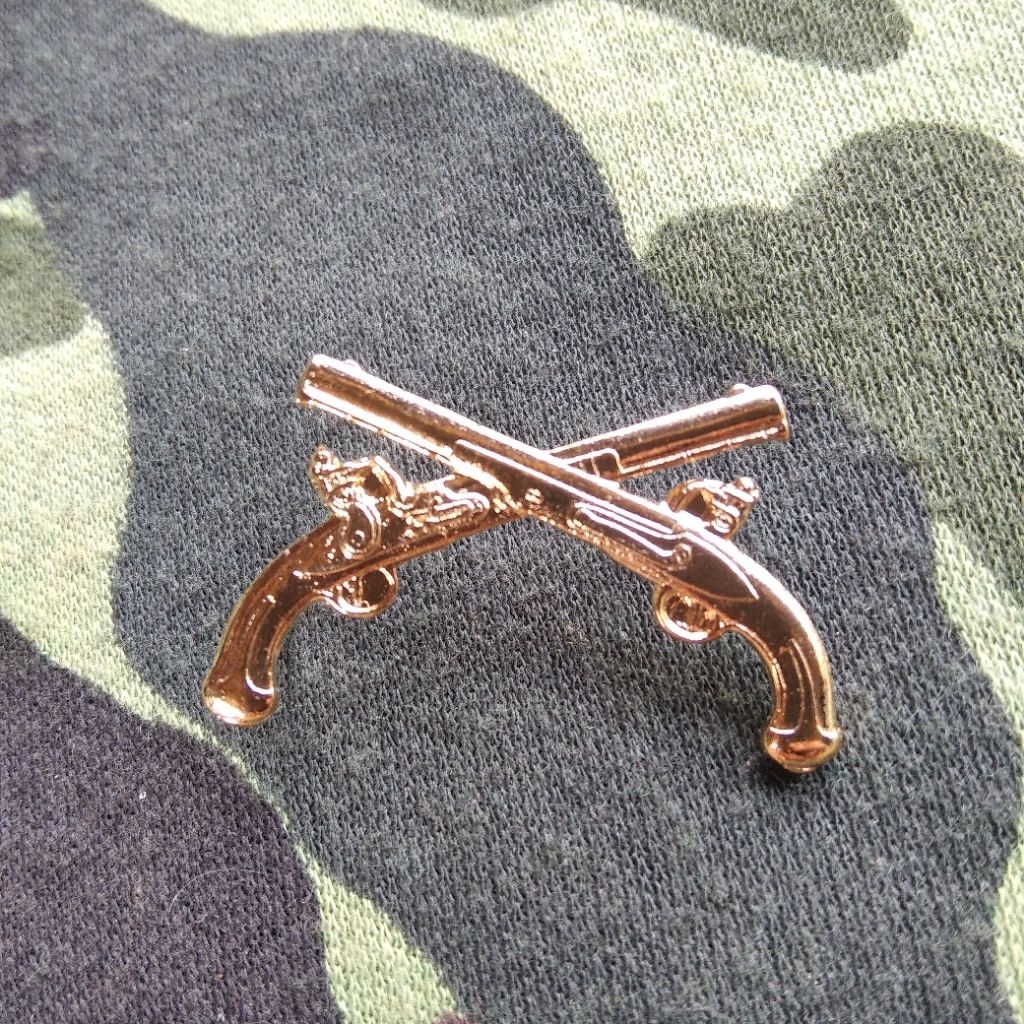 Jual Pin Pistol Flintlock Jadul Pin Silang Pistol Flintlock Lencana ...