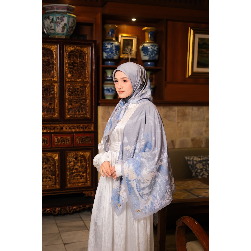 INCLUDE BOX Radwah Swanagara Scarf Kerudung Motif Segi Empat Wanita
