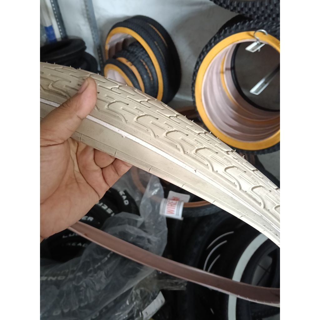 Jual Ban Luar Sepeda Unto Unta Onta Onthel 28 x 1 1/2 Putih Hitam ...