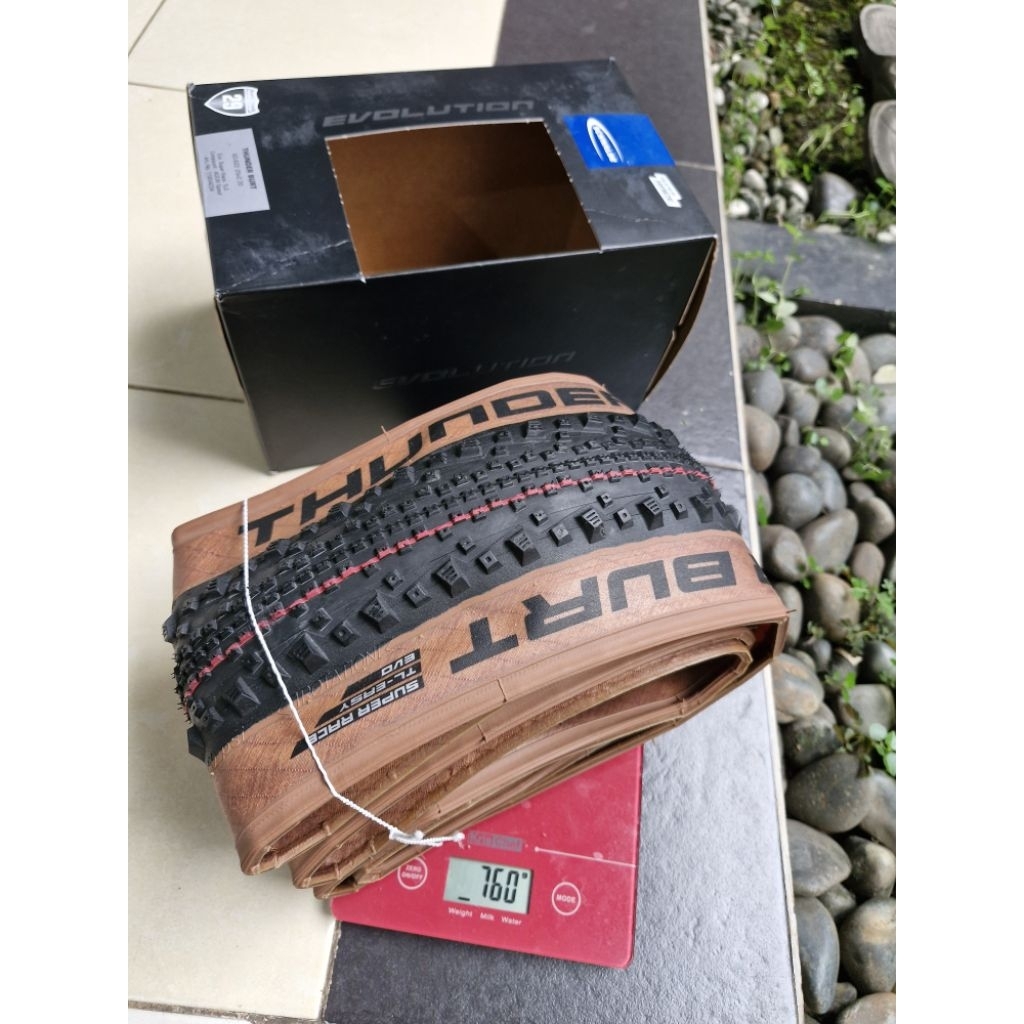 Copertone MTB Schwalbe Thunder Burt 29'' Tubeless Ready Pieghevole Super Race Addix Speed Fianchi in pelle trasparente E-Bike E-25