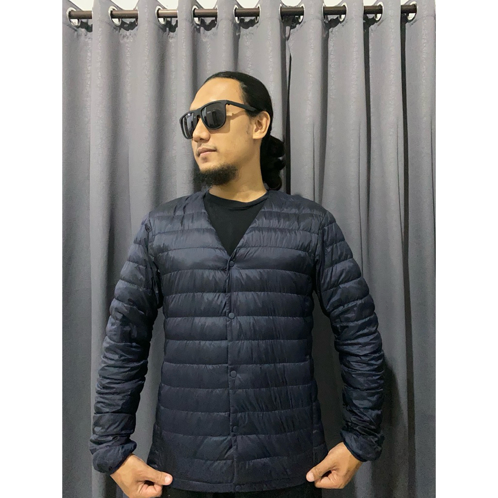 Jual Jaket Uniql0 Bulang Ultralight V neck Tipis Ringkes | Shopee Indonesia