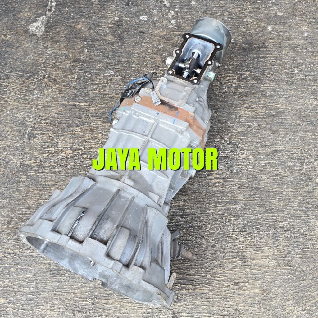 Jual Gearbox Transmisi Manual Toyota Innova Reborn Hilux Revo Bensin ...