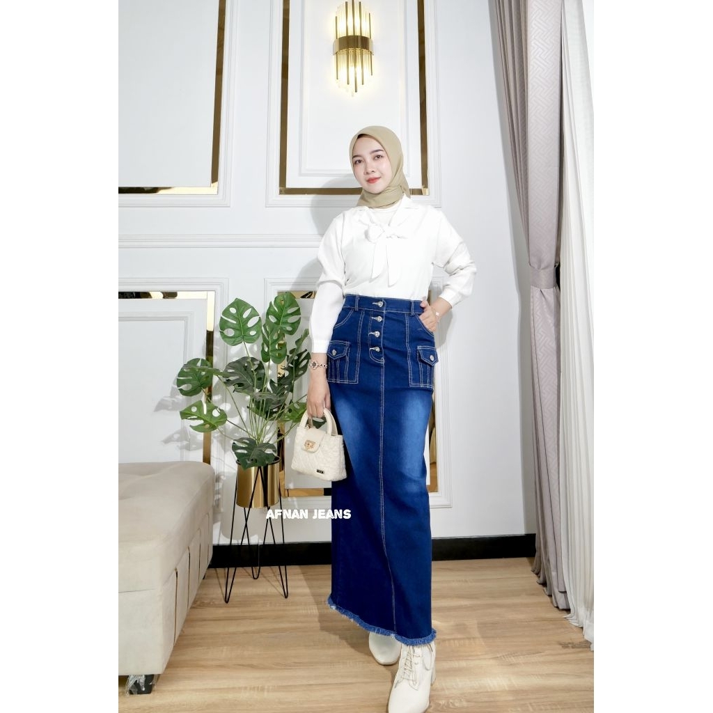 Jual Rok jeans moreen kancing rawis panjang terhits - Rok span kantong ...