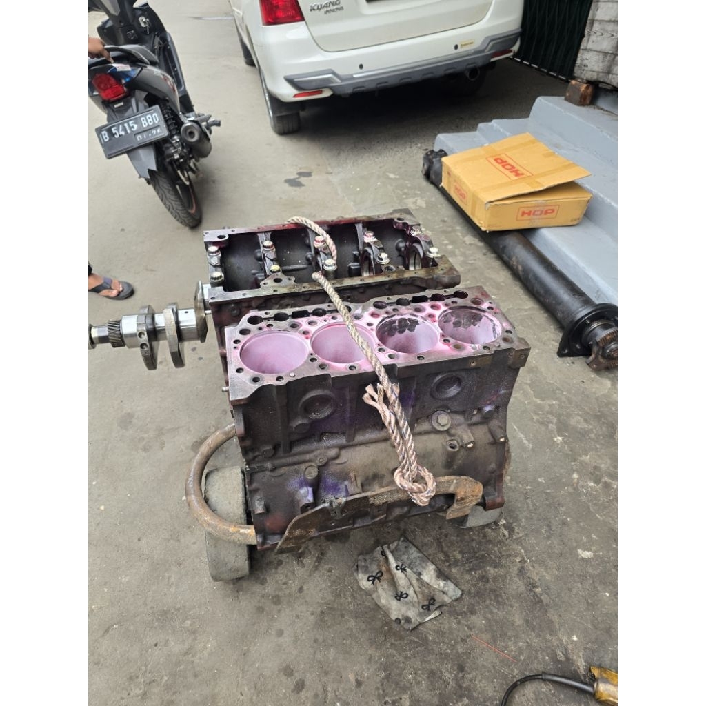 Jual Block Blok Mesin Hino Dutro 130HD W04D Copotan Asli STD | Shopee ...