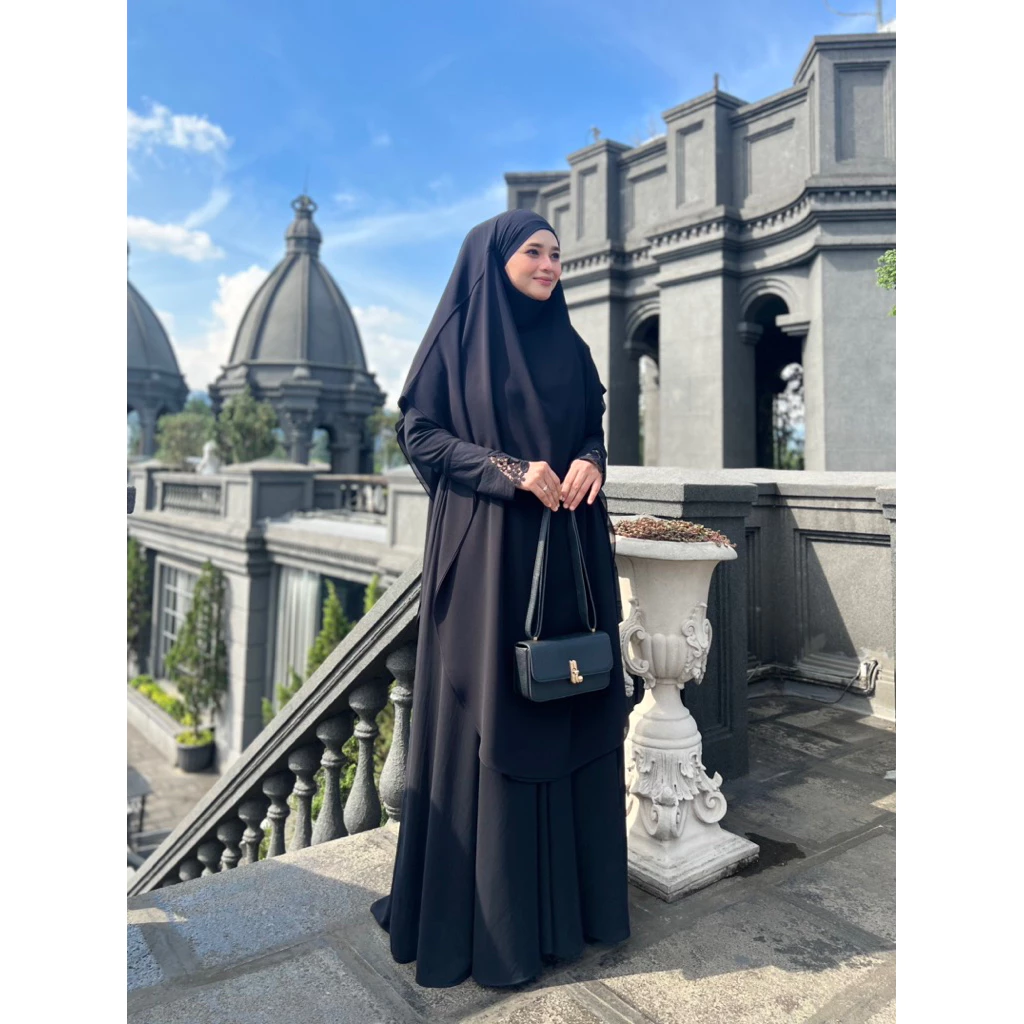 Adiva Set Gamis Abaya Syari Tampilan Depan