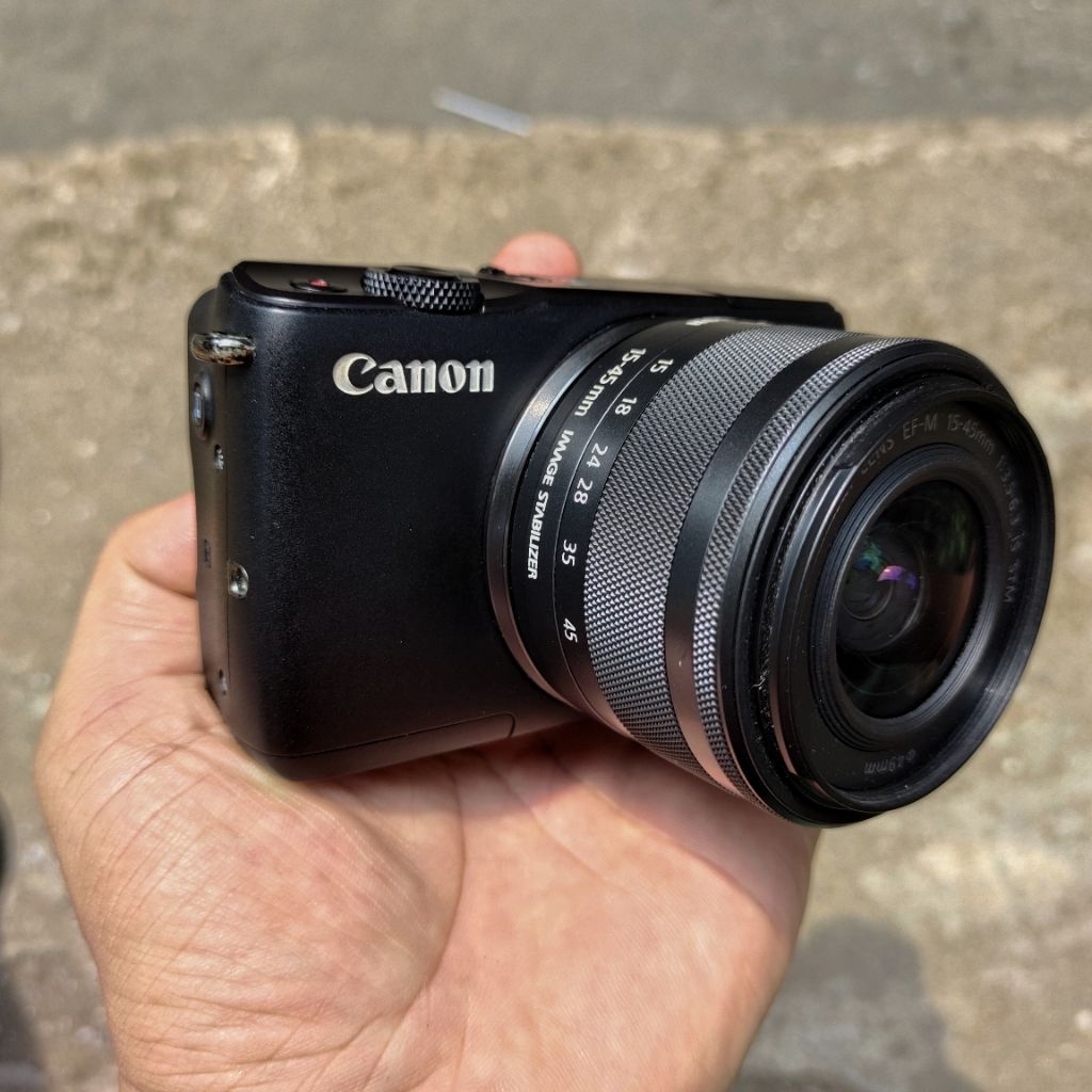 Jual Canon eos M10 hitam body kit fullset box tinggal pakai | Shopee ...