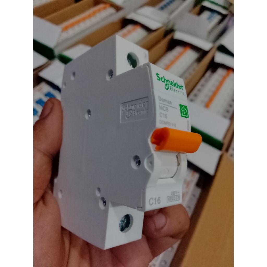 Jual MCB Schneider 1P 1 Phase New Domae Model Baru 6 KA Pin Oren C 2A ...