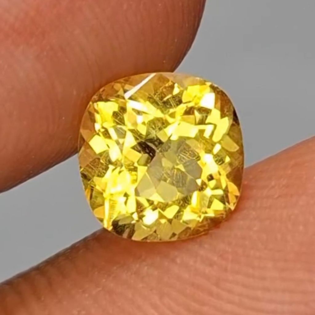 Jual Natural Golden Heliodor Beryl 1.25ct HQ Brutal Luster | Shopee ...