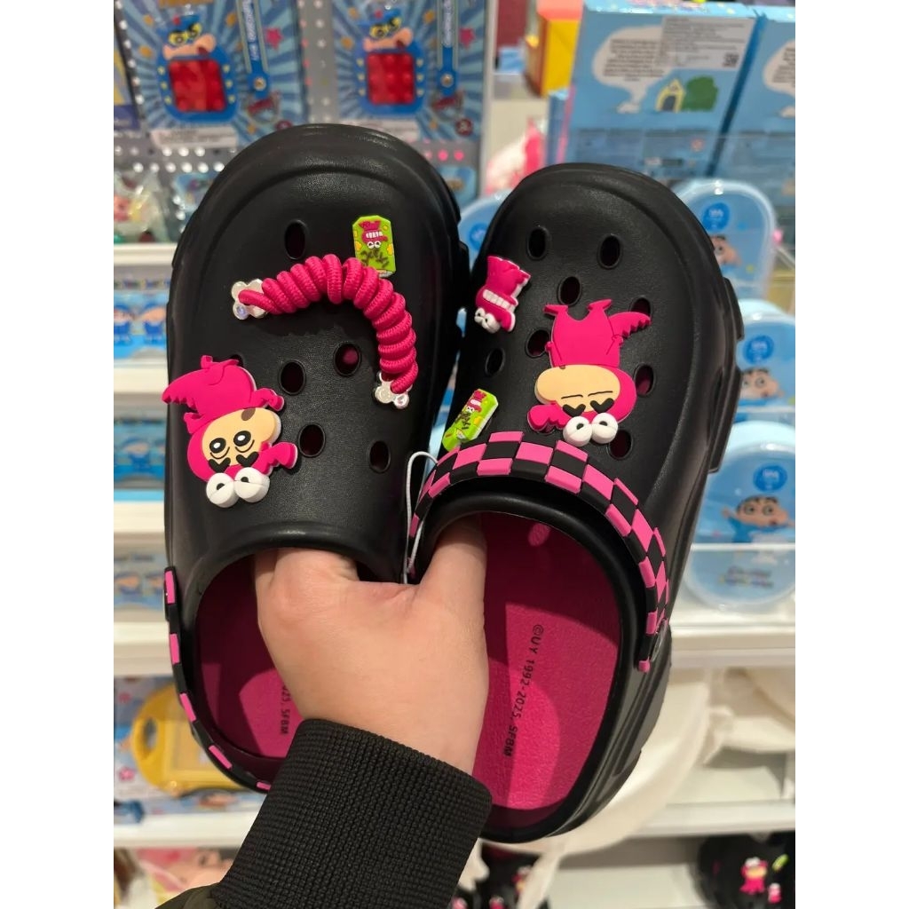 Jual Sendal Crocs Crayon Shinchan Miniso x Shinchan | Shopee Indonesia