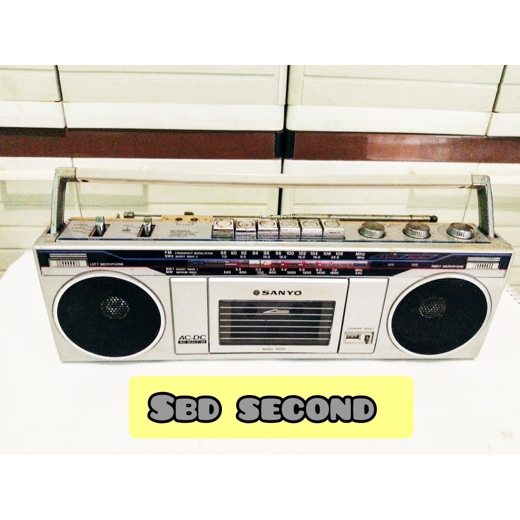 Radio K7 Sanyo M-V40K – Boombox Vintage Hi-Fi – Couleur Rouge