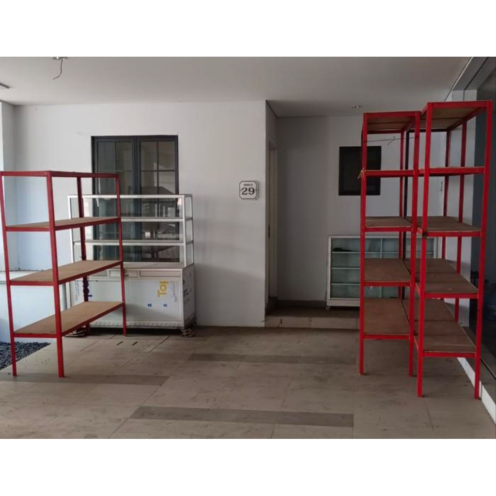 Jual rak besi dan etalase kaca/showcase bekas | Shopee Indonesia