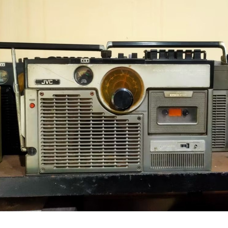 Jual JVC Radio-TV-Cassette Recorder 220v 13watt JAPAN | Shopee Indonesia