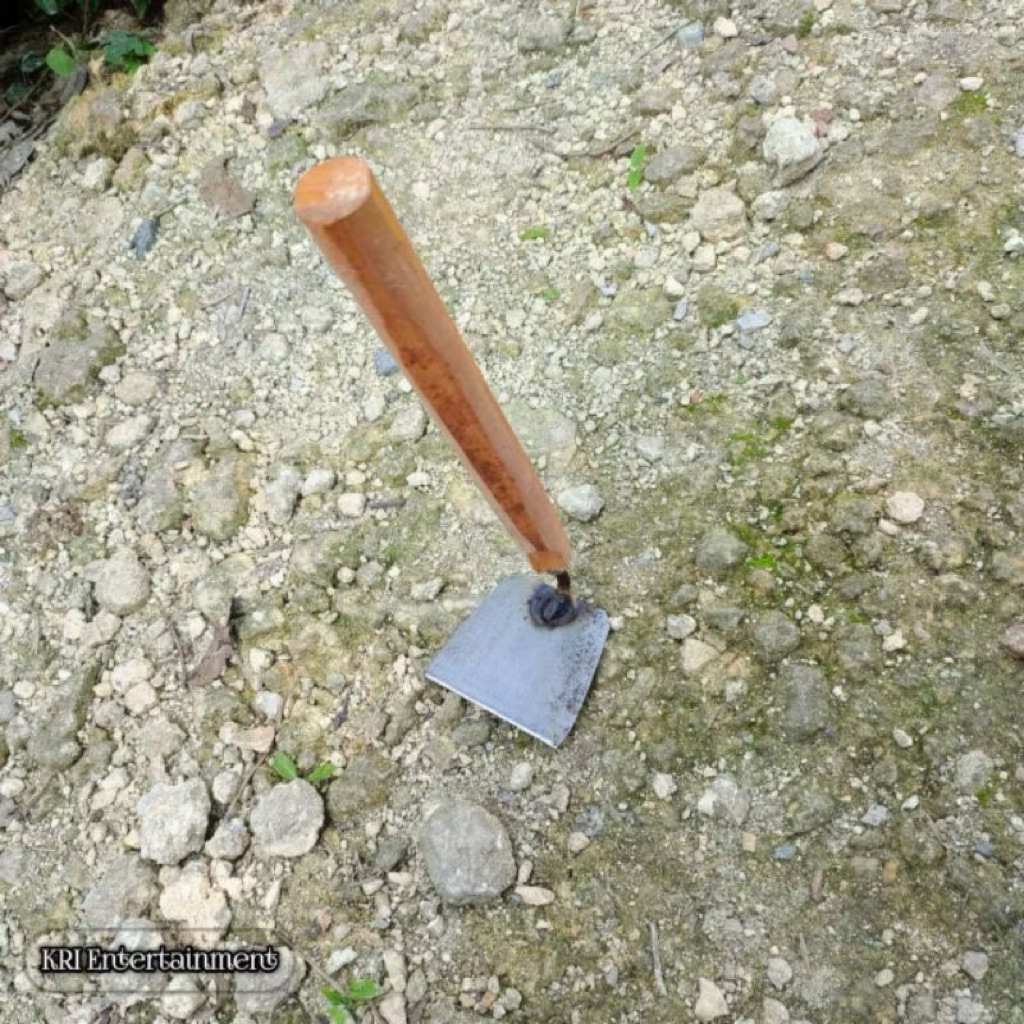 Jual Cangkul Kecil / cangkul mini Gagang Kayu Serbaguna | Pacul Rumput ...