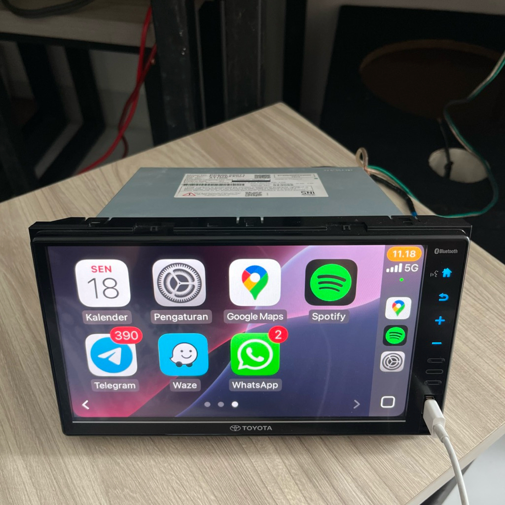Jual Head unit Innova Venturer 2019 apple carplay android auto | Shopee ...