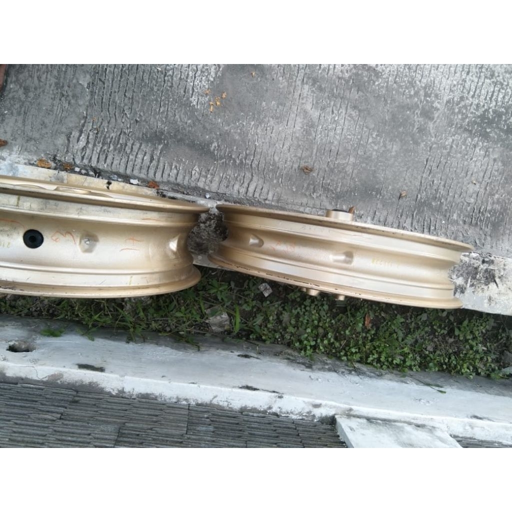 Jual velg aerox gold asli original Yamaha aerox | Shopee Indonesia